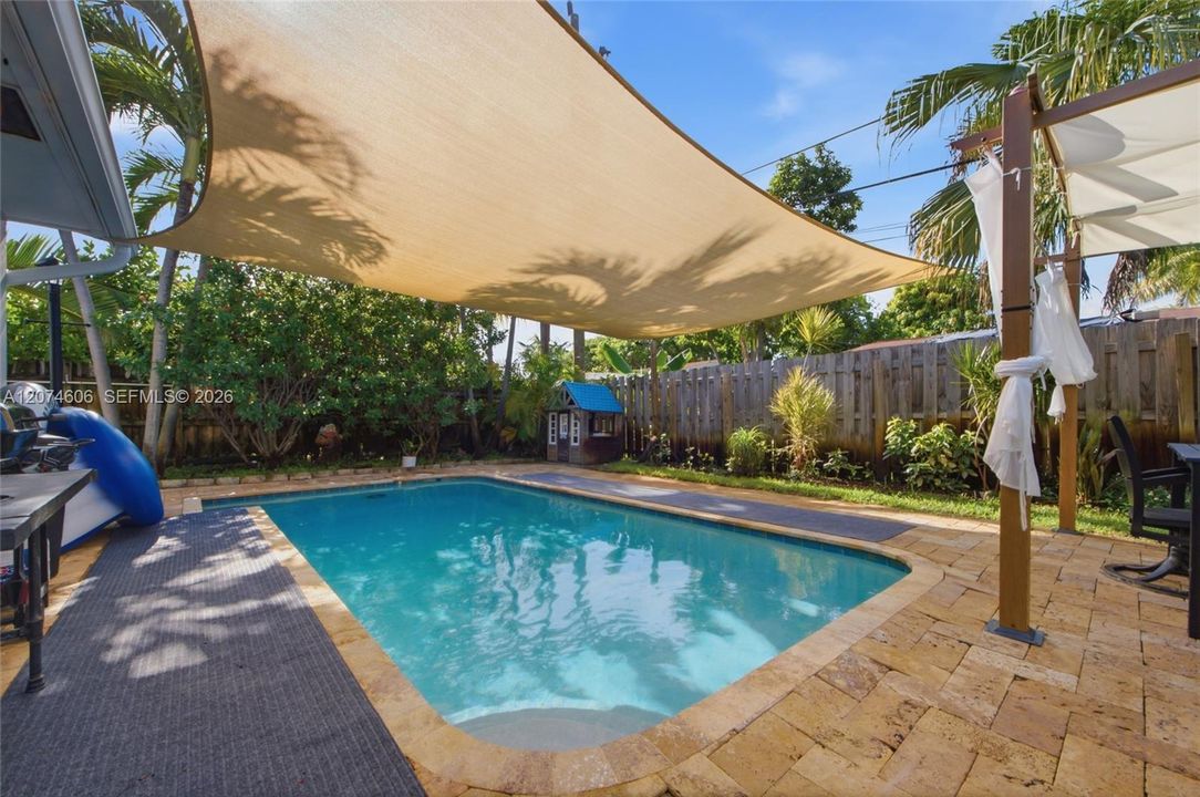 For Sale: $499,900 (2 beds, 1 baths, 1067 Square Feet)