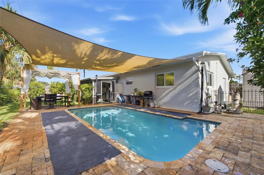 For Sale: $499,900 (2 beds, 1 baths, 1067 Square Feet)