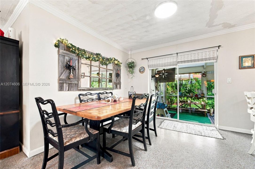 For Sale: $499,900 (2 beds, 1 baths, 1067 Square Feet)
