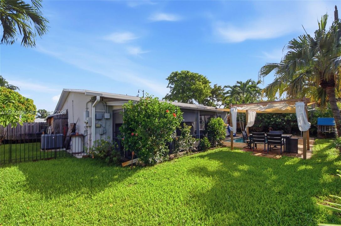 For Sale: $499,900 (2 beds, 1 baths, 1067 Square Feet)