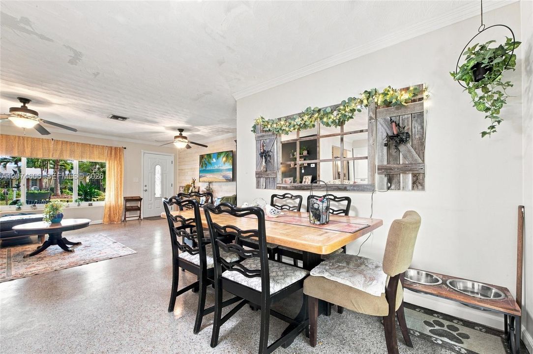 For Sale: $499,900 (2 beds, 1 baths, 1067 Square Feet)