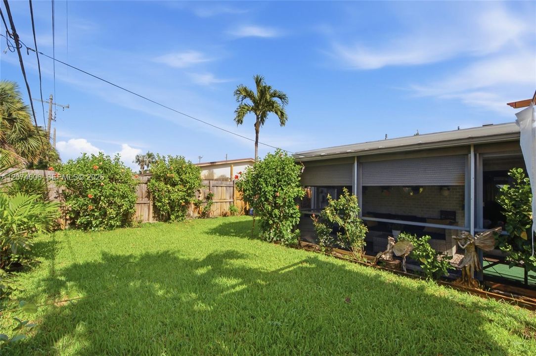 For Sale: $499,900 (2 beds, 1 baths, 1067 Square Feet)