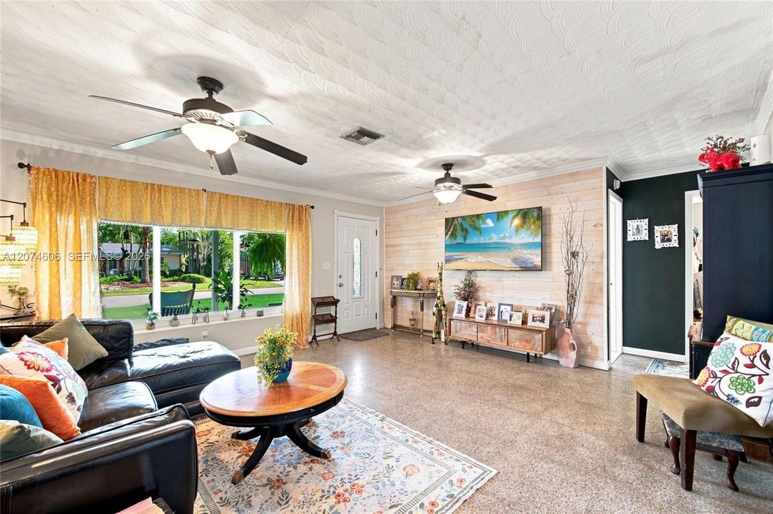 For Sale: $499,900 (2 beds, 1 baths, 1067 Square Feet)