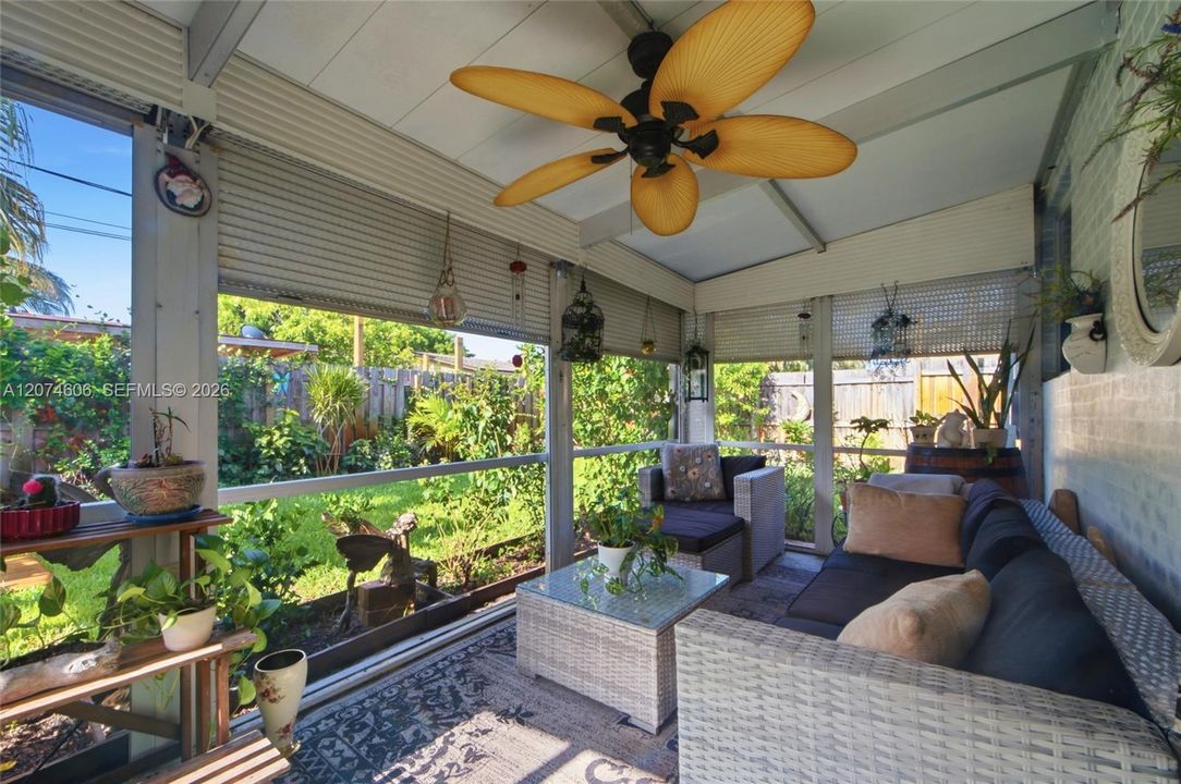 For Sale: $499,900 (2 beds, 1 baths, 1067 Square Feet)