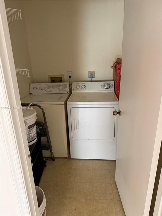 For Rent: $1,825 (2 beds, 1 baths, 1035 Square Feet)