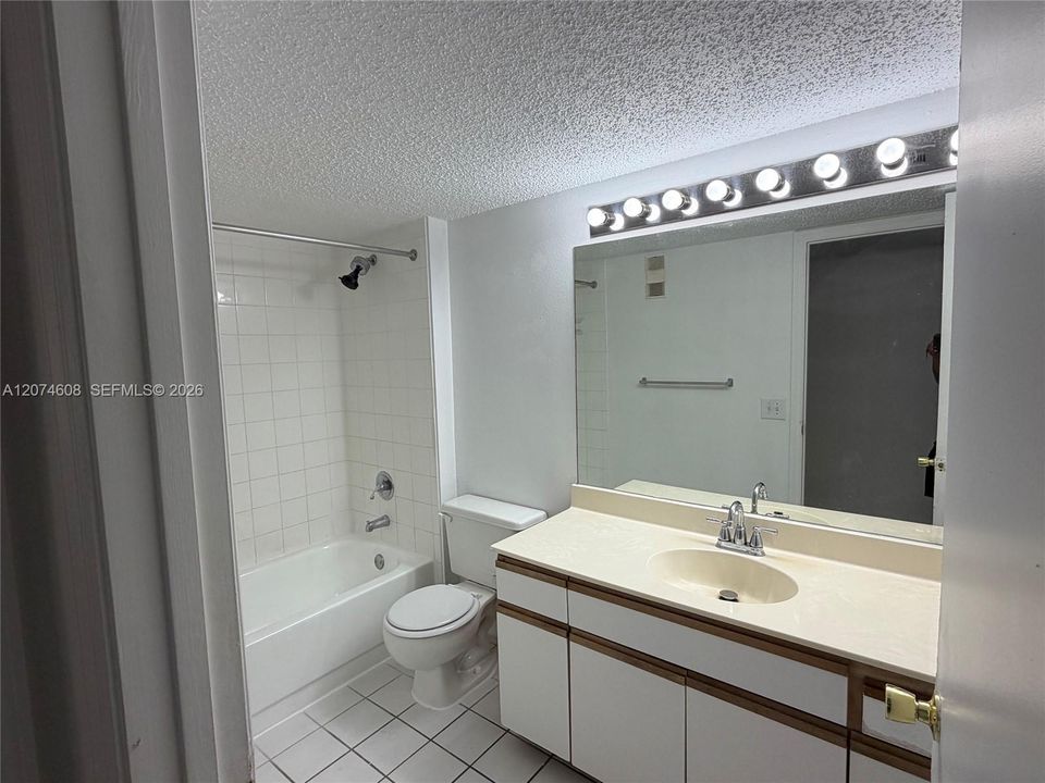 For Rent: $1,825 (2 beds, 1 baths, 1035 Square Feet)