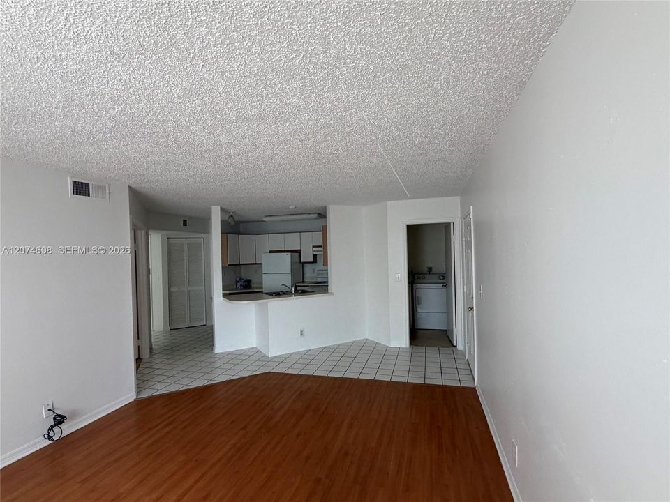 For Rent: $1,825 (2 beds, 1 baths, 1035 Square Feet)
