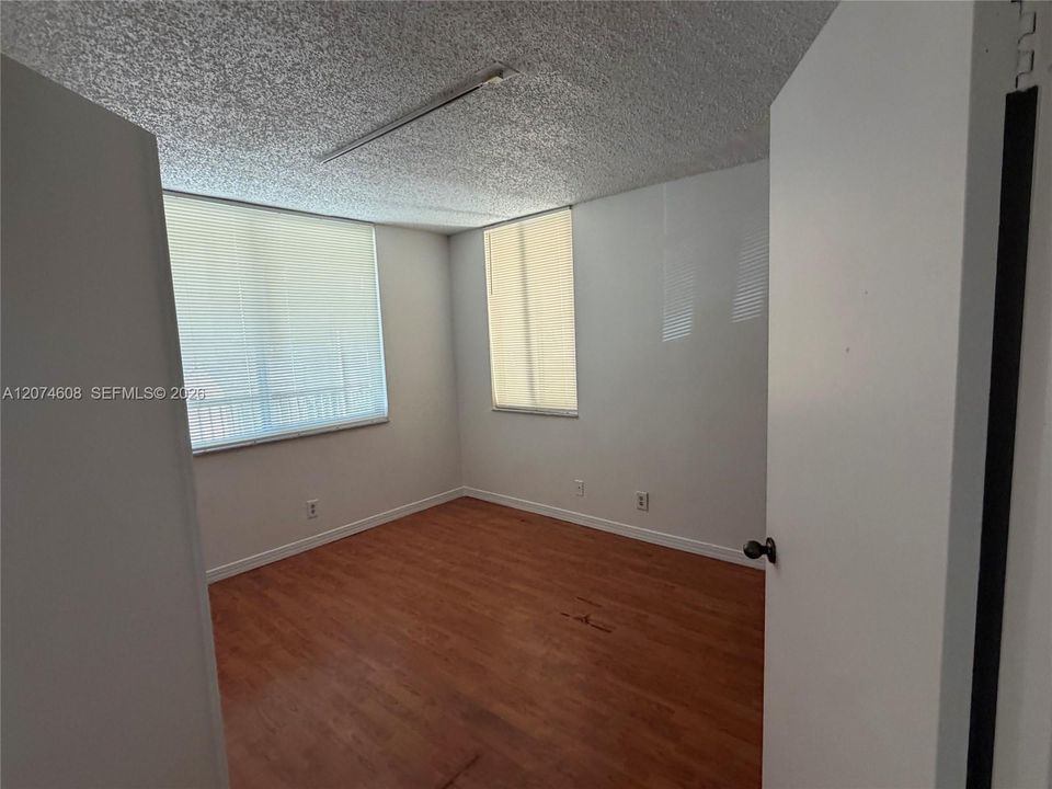For Rent: $1,825 (2 beds, 1 baths, 1035 Square Feet)