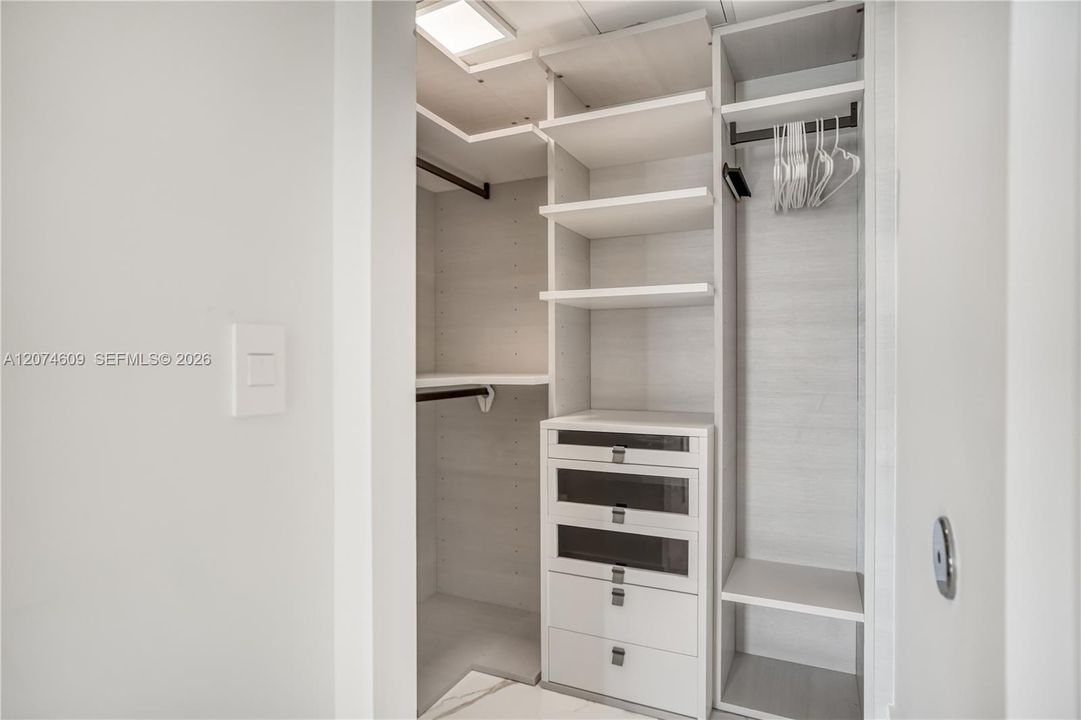 For Rent: $6,500 (3 beds, 3 baths, 1524 Square Feet)