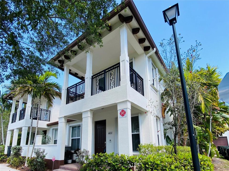 На продажу: $495,000 (3 спален, 2 ванн, 1768 Квадратных фут)
