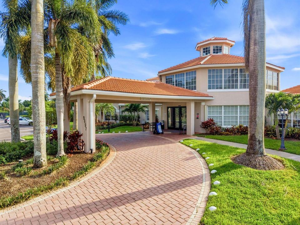 Clubhouse Porte-Cochere