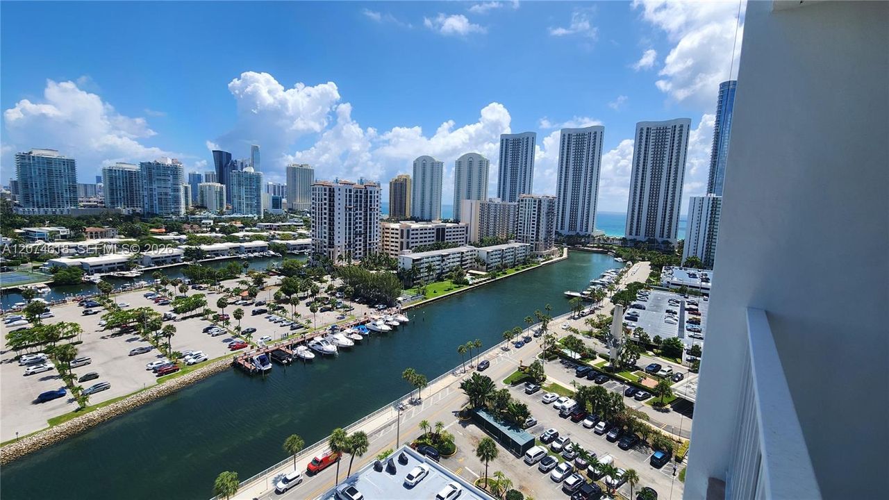 For Sale: $247,000 (1 beds, 1 baths, 762 Square Feet)