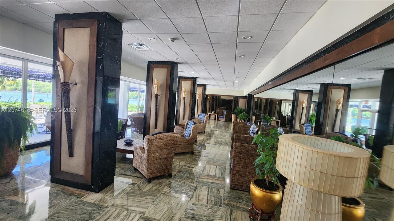 For Sale: $247,000 (1 beds, 1 baths, 762 Square Feet)