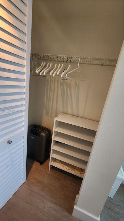 For Sale: $247,000 (1 beds, 1 baths, 762 Square Feet)
