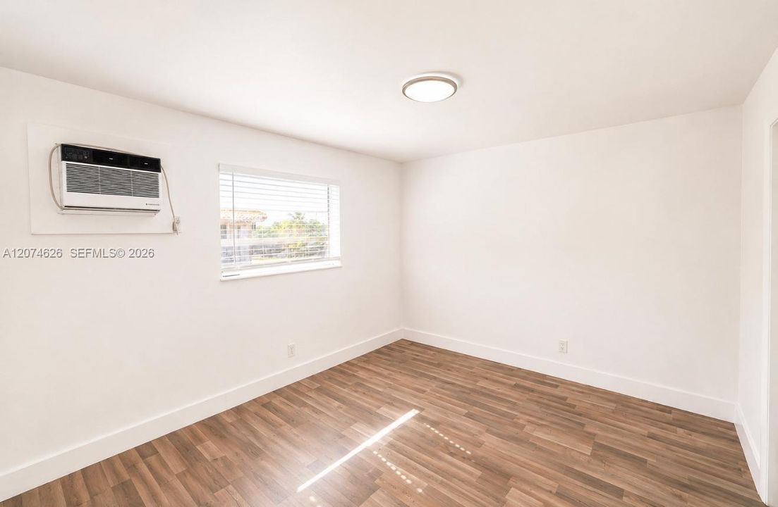 For Rent: $1,650 (1 beds, 1 baths, 680 Square Feet)