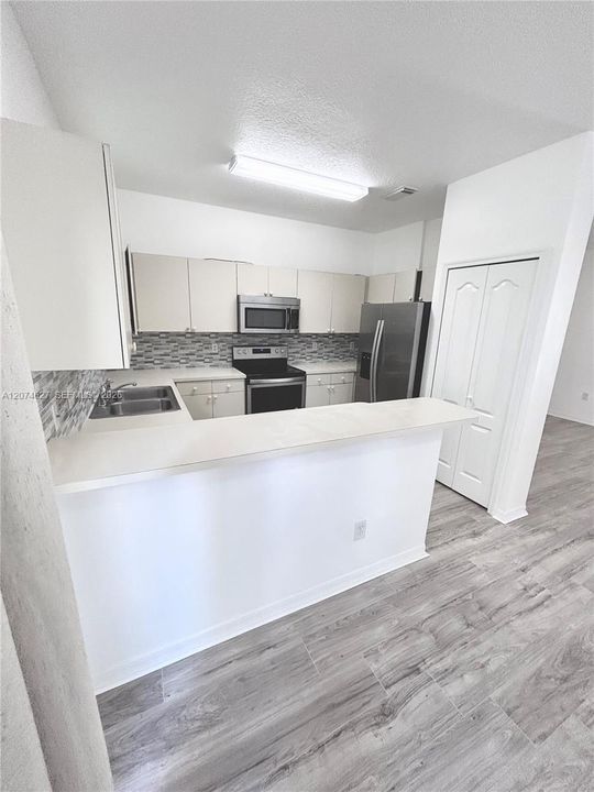 For Rent: $3,275 (3 beds, 2 baths, 1578 Square Feet)