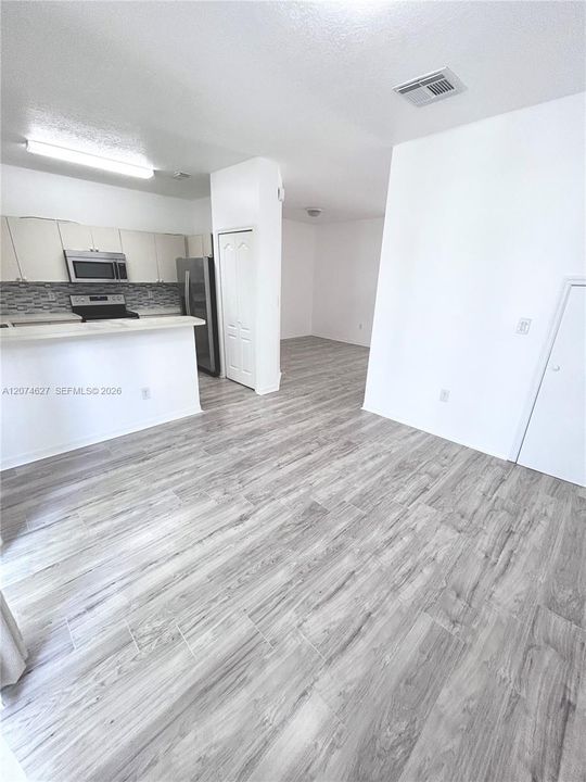 For Rent: $3,275 (3 beds, 2 baths, 1578 Square Feet)