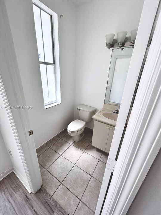 For Rent: $3,275 (3 beds, 2 baths, 1578 Square Feet)