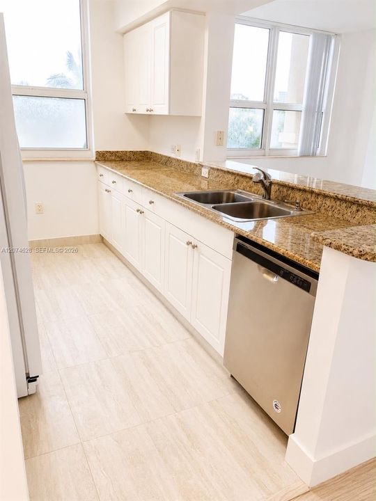 В аренду: $3,300 (2 спален, 2 ванн, 1245 Квадратных фут)