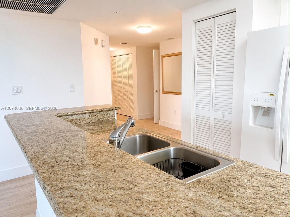 В аренду: $3,300 (2 спален, 2 ванн, 1245 Квадратных фут)