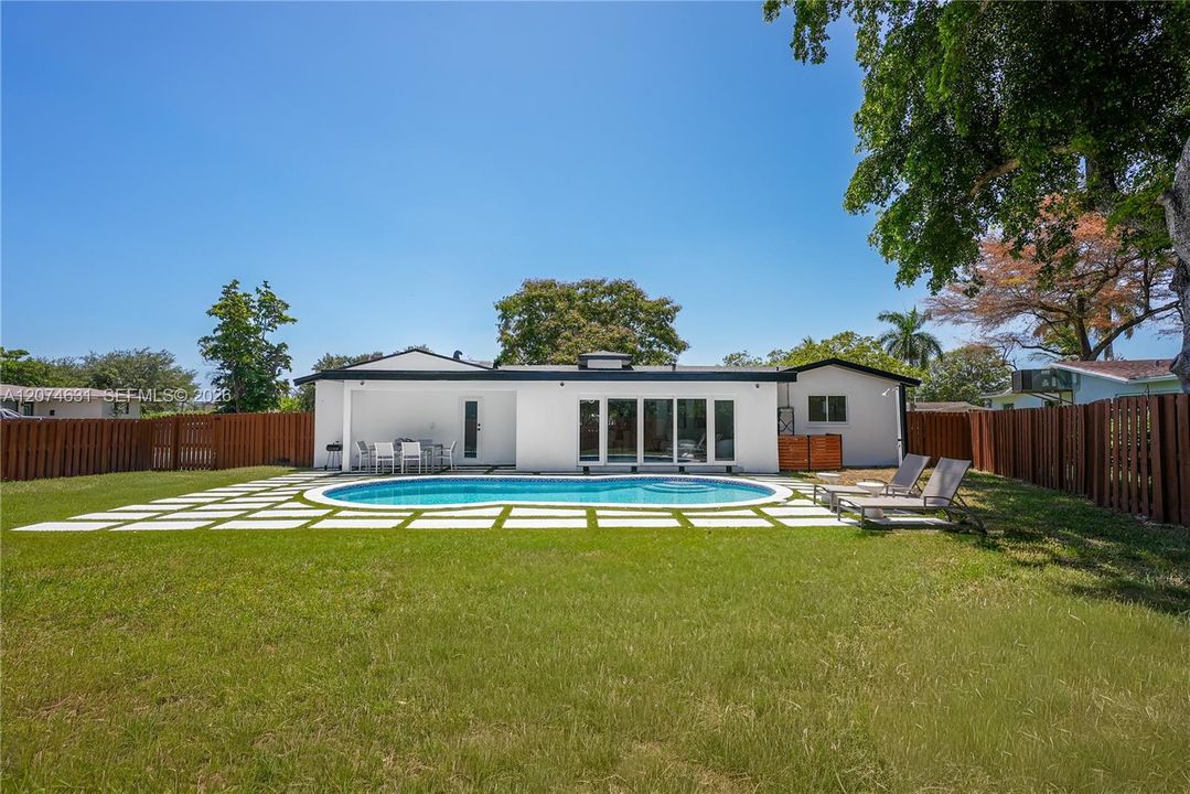 На продажу: $1,165,000 (4 спален, 4 ванн, 2340 Квадратных фут)