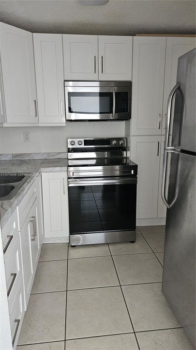 For Sale: $268,000 (2 beds, 2 baths, 870 Square Feet)