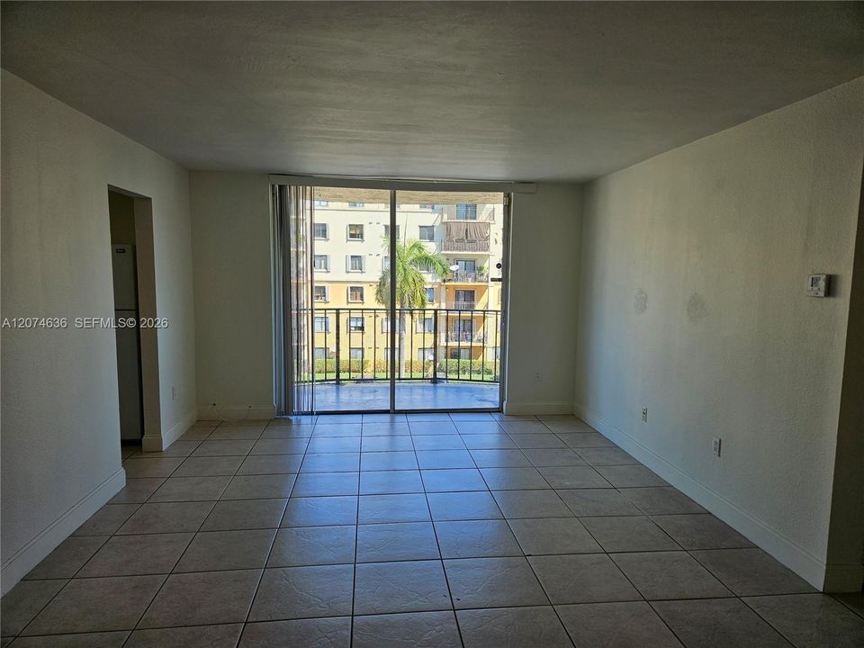 For Sale: $268,000 (2 beds, 2 baths, 870 Square Feet)