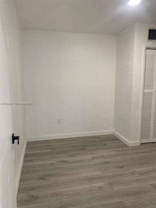 For Rent: $1,800 (2 beds, 1 baths, 1000 Square Feet)