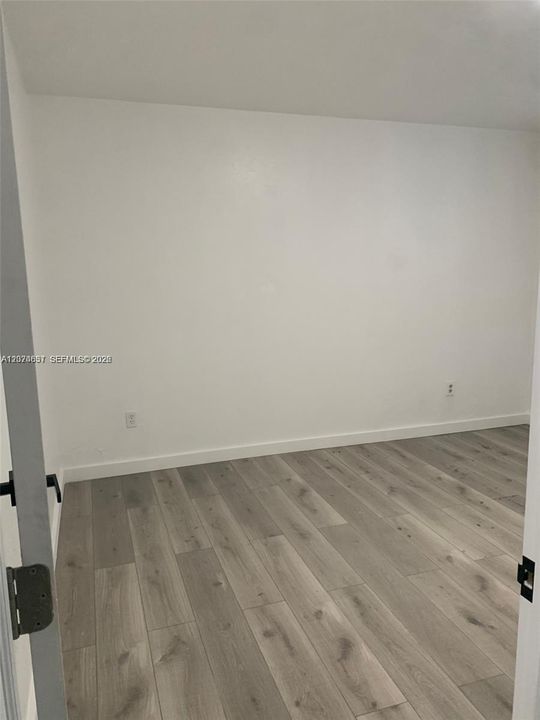 For Rent: $1,800 (2 beds, 1 baths, 1000 Square Feet)