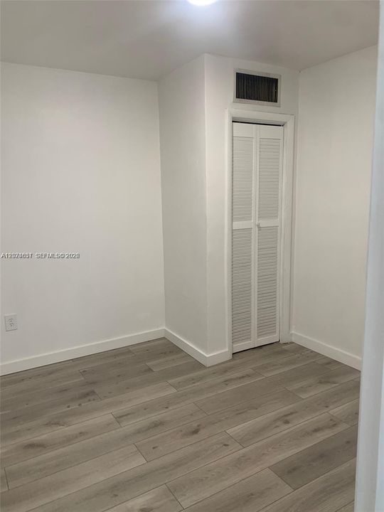 For Rent: $1,800 (2 beds, 1 baths, 1000 Square Feet)