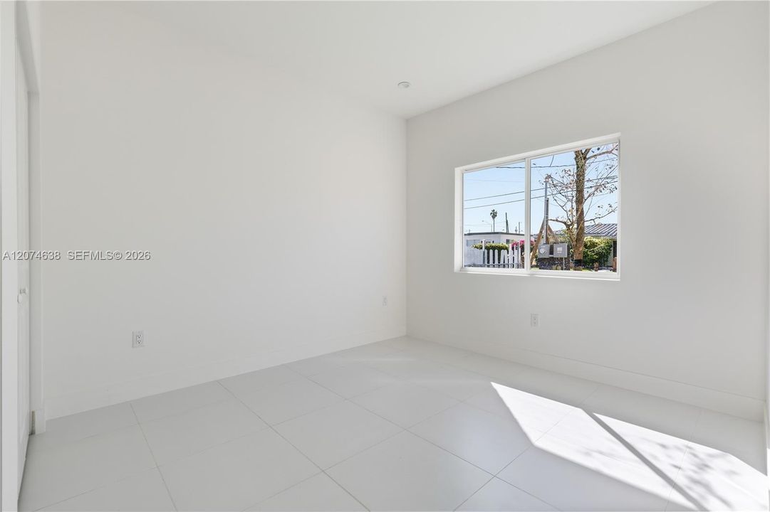 En Venta: $869,990 (5 camas, 3 baños, 2335 Pies cuadrados)