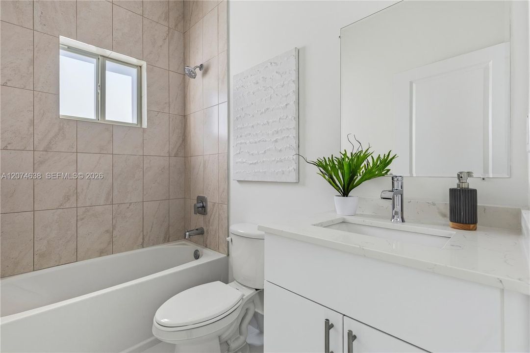 En Venta: $869,990 (5 camas, 3 baños, 2335 Pies cuadrados)