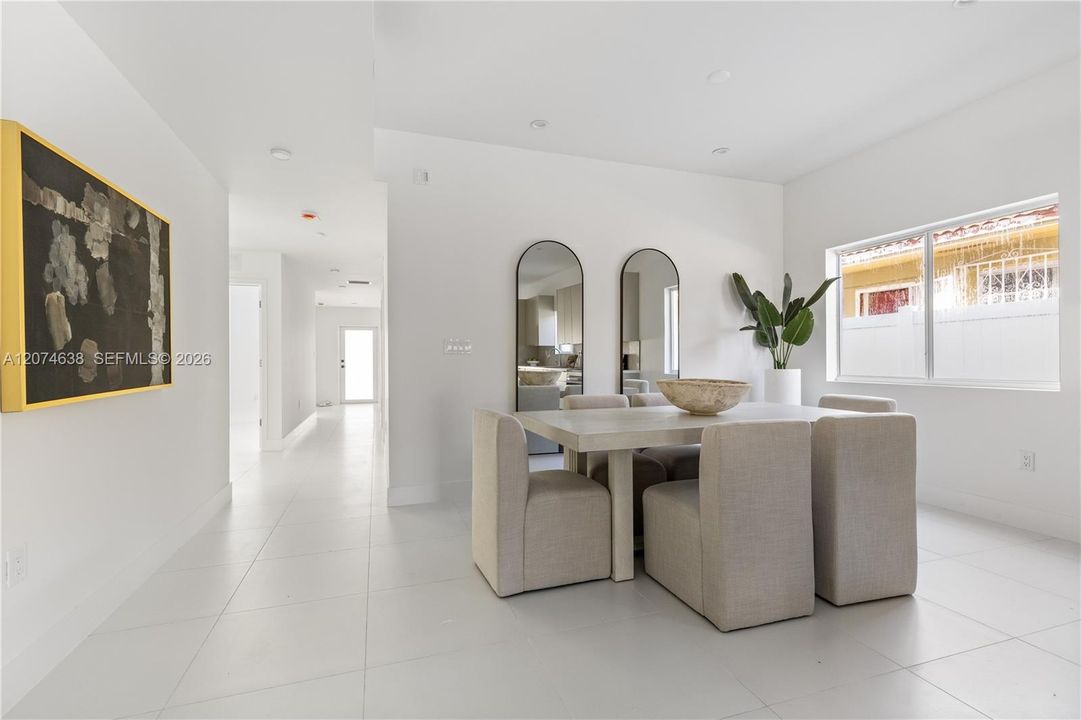 En Venta: $869,990 (5 camas, 3 baños, 2335 Pies cuadrados)