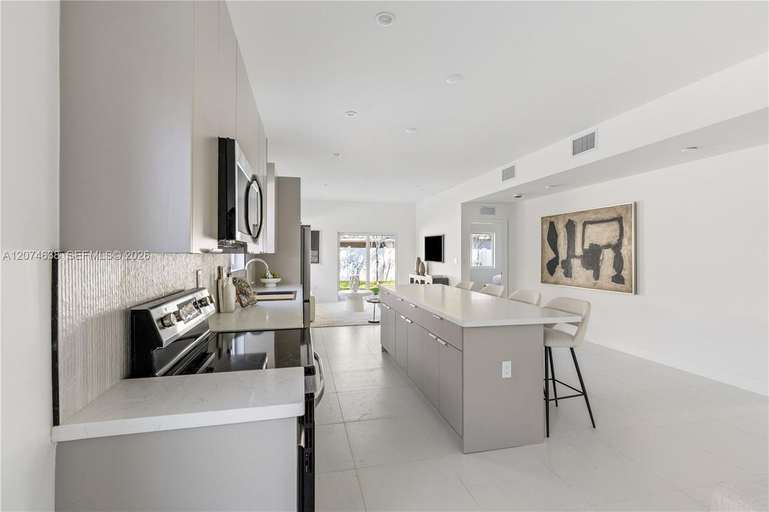 En Venta: $869,990 (5 camas, 3 baños, 2335 Pies cuadrados)