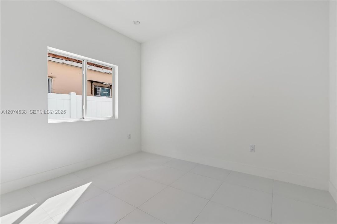 En Venta: $869,990 (5 camas, 3 baños, 2335 Pies cuadrados)