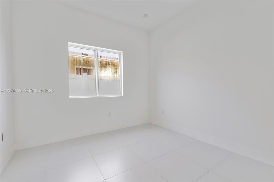 En Venta: $869,990 (5 camas, 3 baños, 2335 Pies cuadrados)