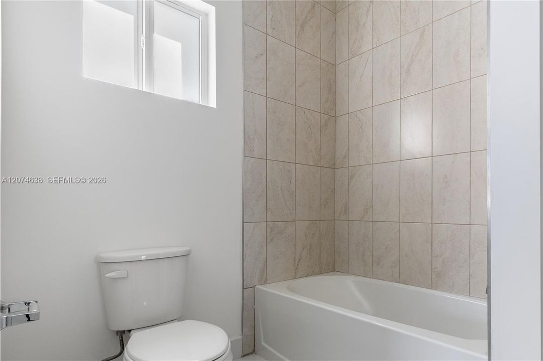 En Venta: $869,990 (5 camas, 3 baños, 2335 Pies cuadrados)