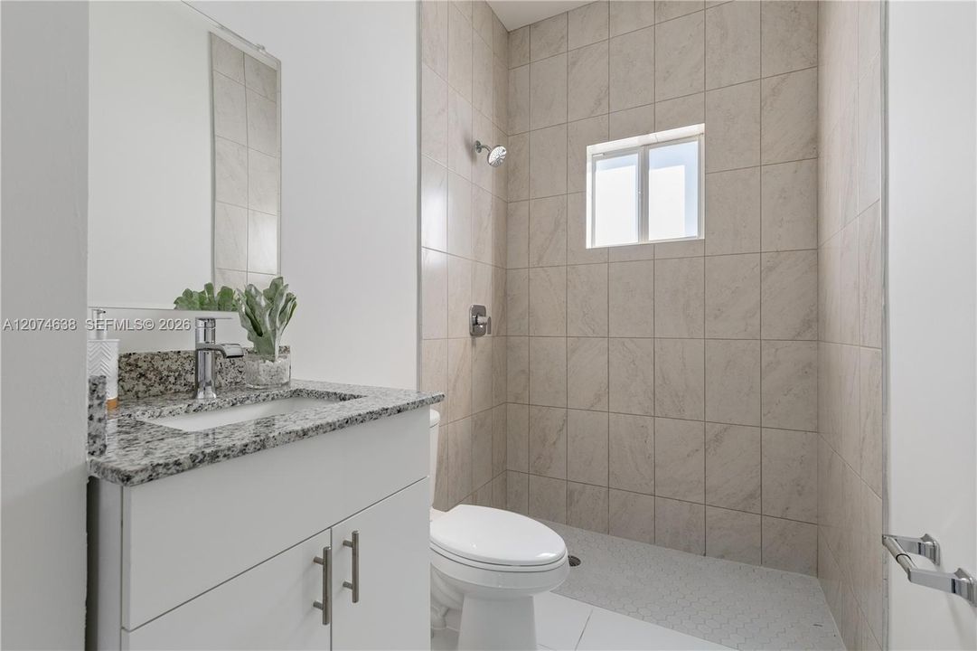En Venta: $869,990 (5 camas, 3 baños, 2335 Pies cuadrados)