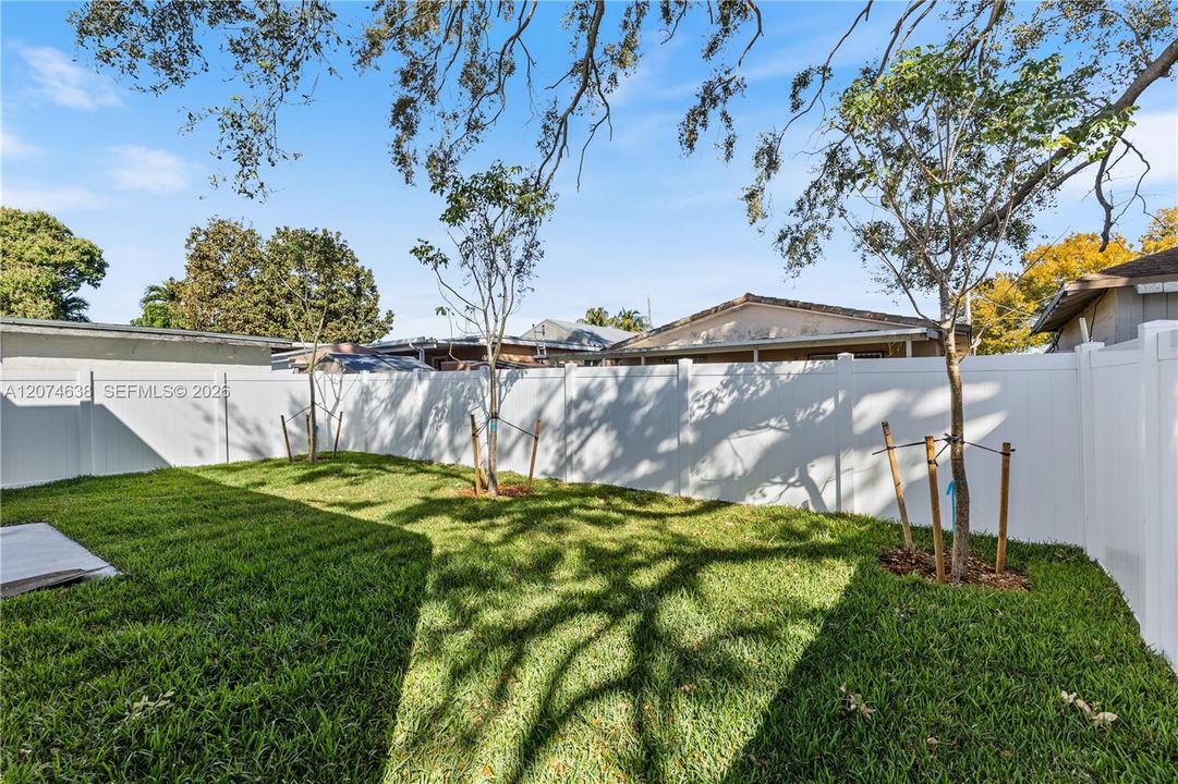 En Venta: $869,990 (5 camas, 3 baños, 2335 Pies cuadrados)
