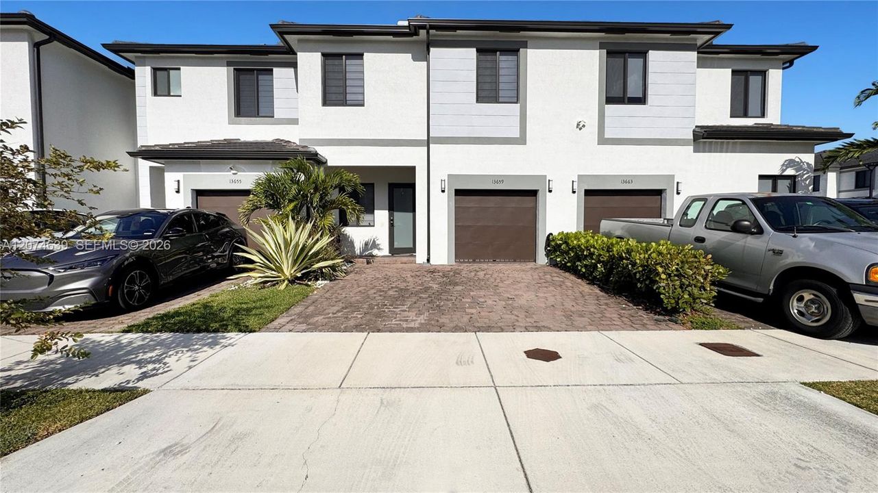 For Sale: $649,900 (4 beds, 3 baths, 2152 Square Feet)