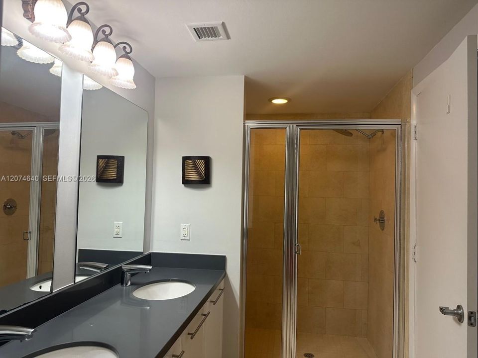 For Rent: $3,850 (2 beds, 2 baths, 1087 Square Feet)