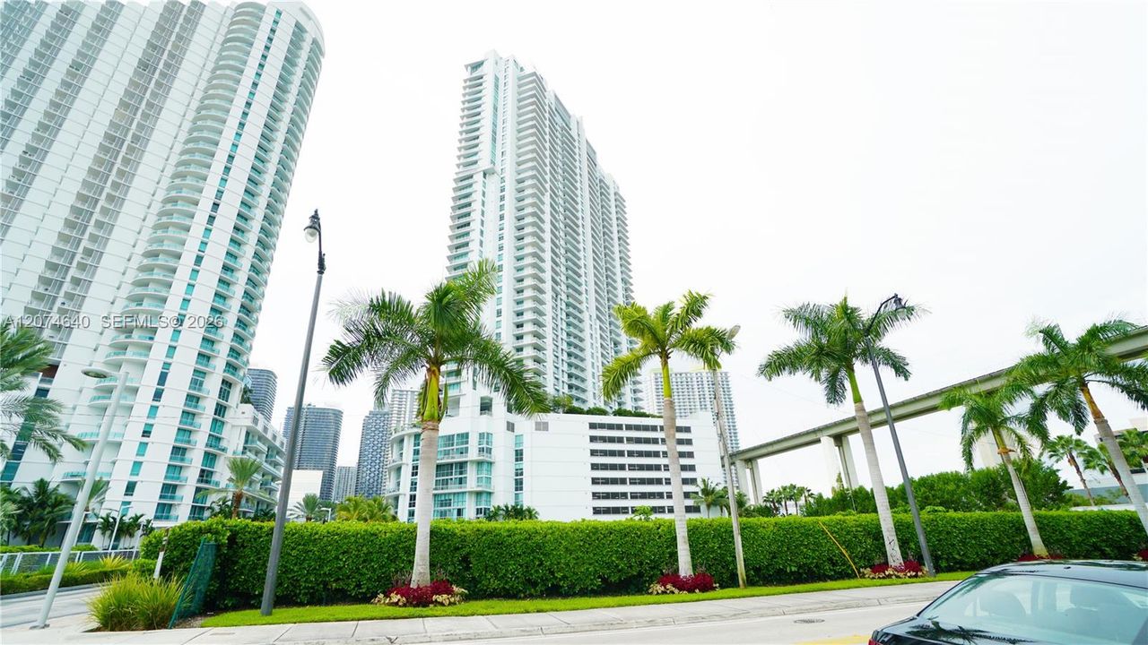 For Rent: $3,850 (2 beds, 2 baths, 1087 Square Feet)