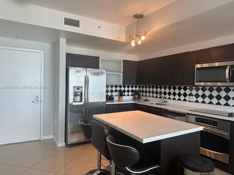 For Rent: $3,850 (2 beds, 2 baths, 1087 Square Feet)