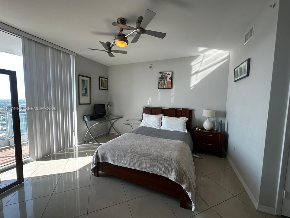 For Rent: $3,850 (2 beds, 2 baths, 1087 Square Feet)
