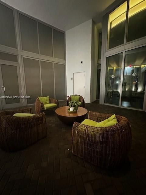 For Rent: $3,850 (2 beds, 2 baths, 1087 Square Feet)