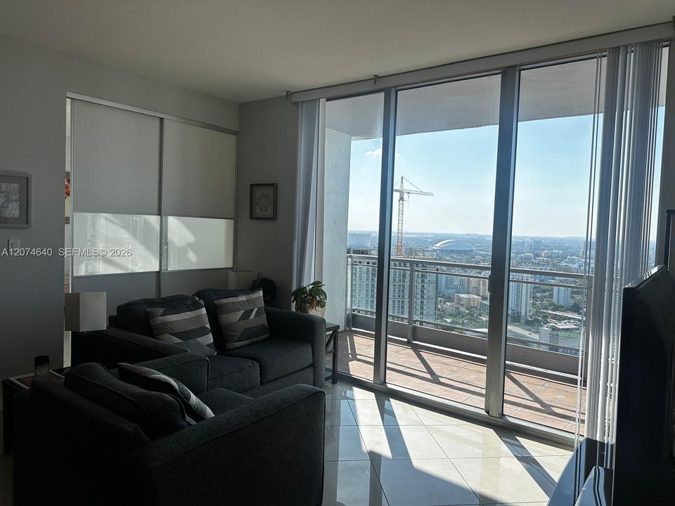 For Rent: $3,850 (2 beds, 2 baths, 1087 Square Feet)