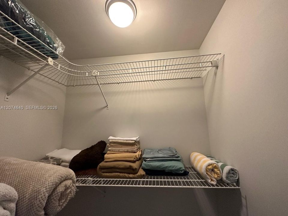 For Rent: $3,850 (2 beds, 2 baths, 1087 Square Feet)