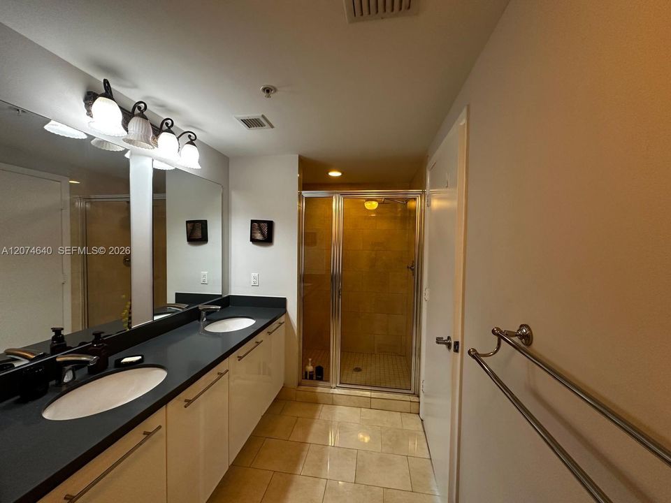 For Rent: $3,850 (2 beds, 2 baths, 1087 Square Feet)