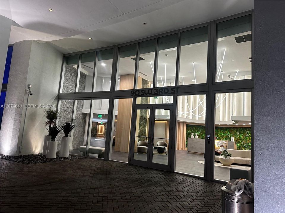 For Rent: $3,850 (2 beds, 2 baths, 1087 Square Feet)