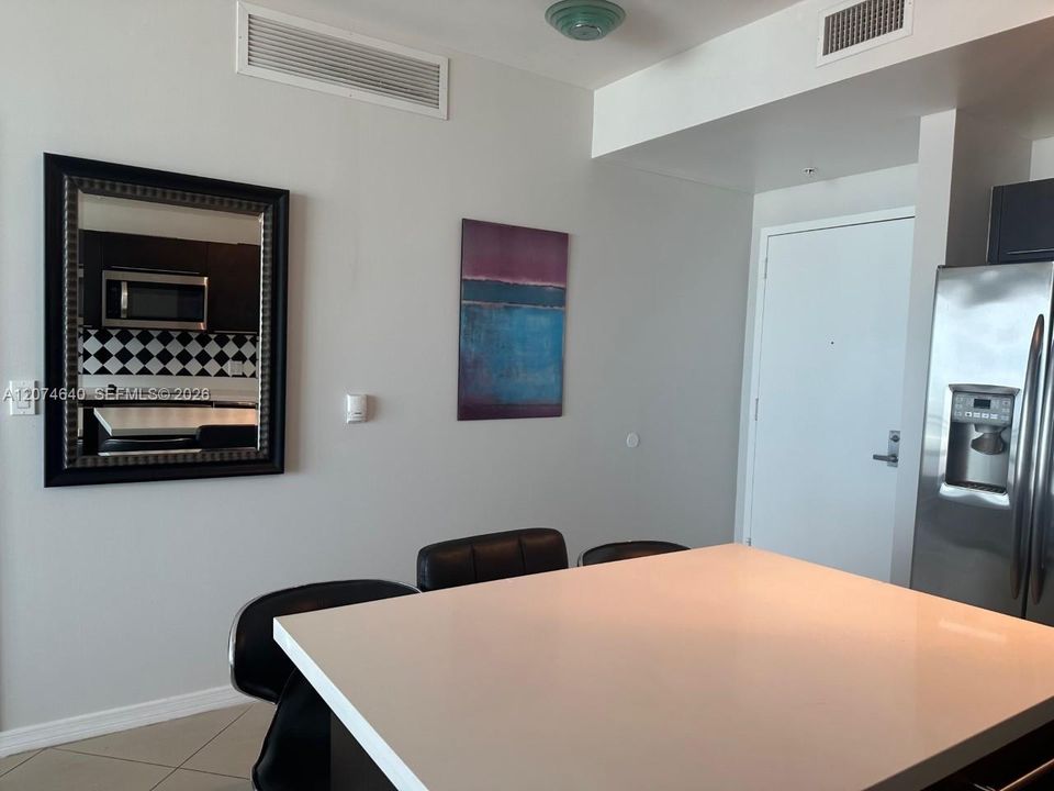 For Rent: $3,850 (2 beds, 2 baths, 1087 Square Feet)